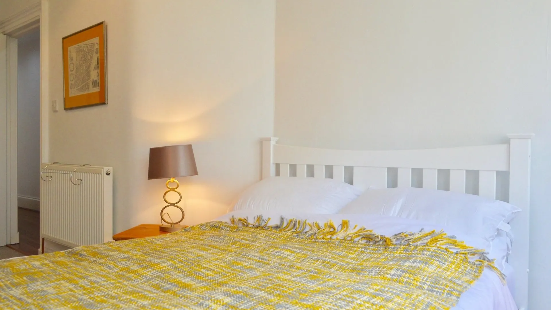 Spacious 3 Bedroom West End Flat エディンバラ アパート