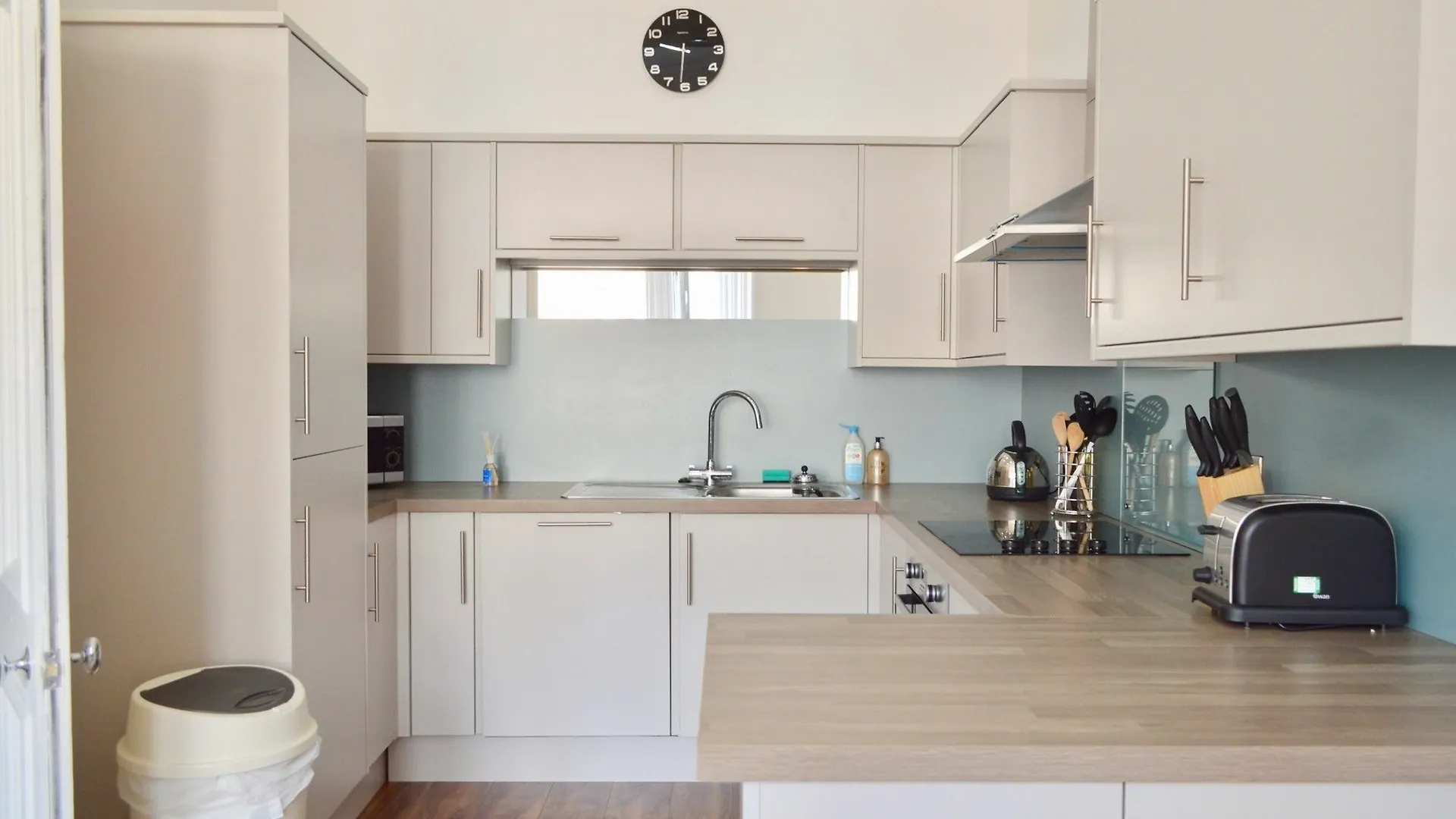 Spacious 3 Bedroom West End Flat Edinburgh United Kingdom