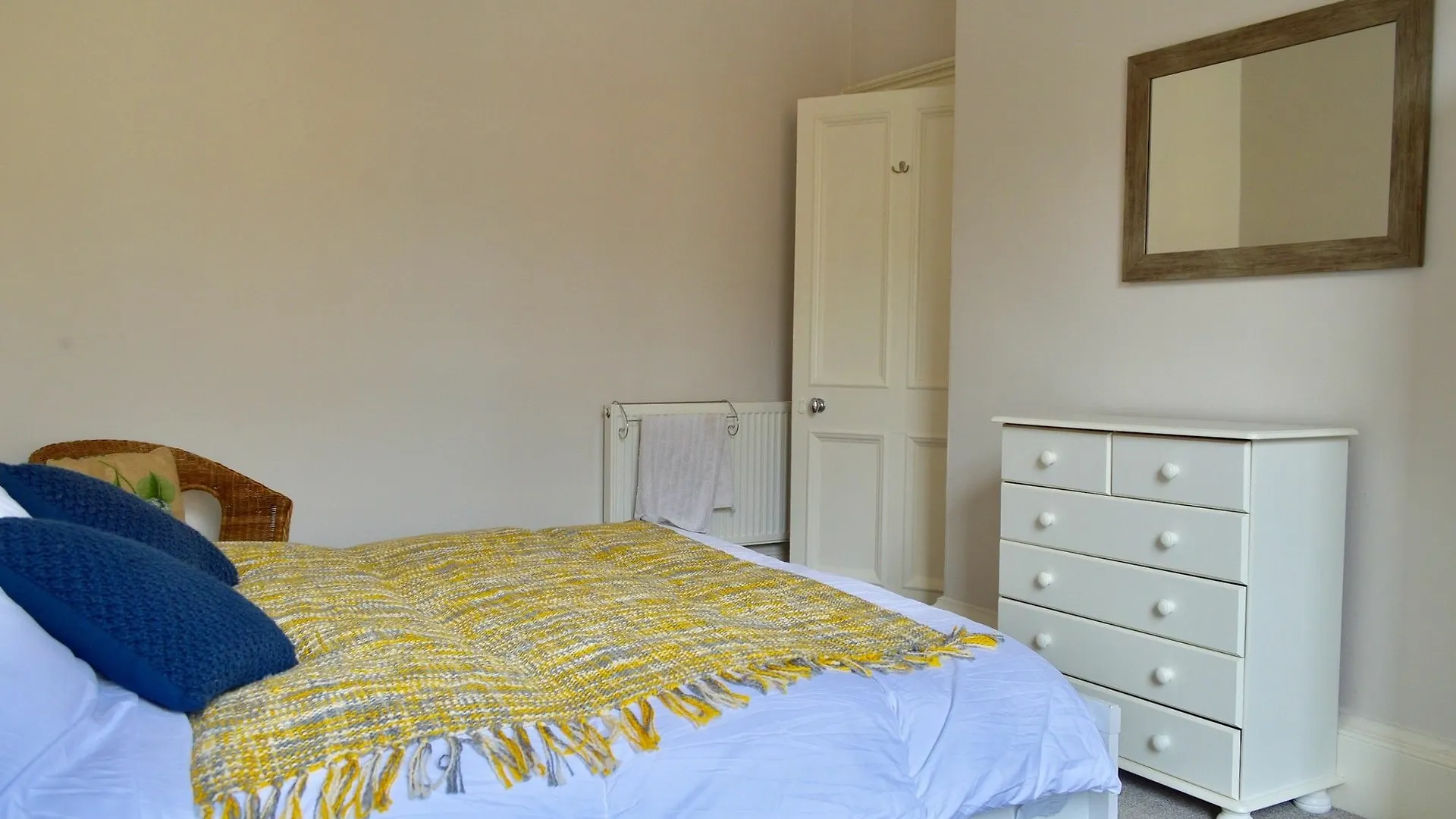 Spacious 3 Bedroom West End Flat Edinburgh United Kingdom