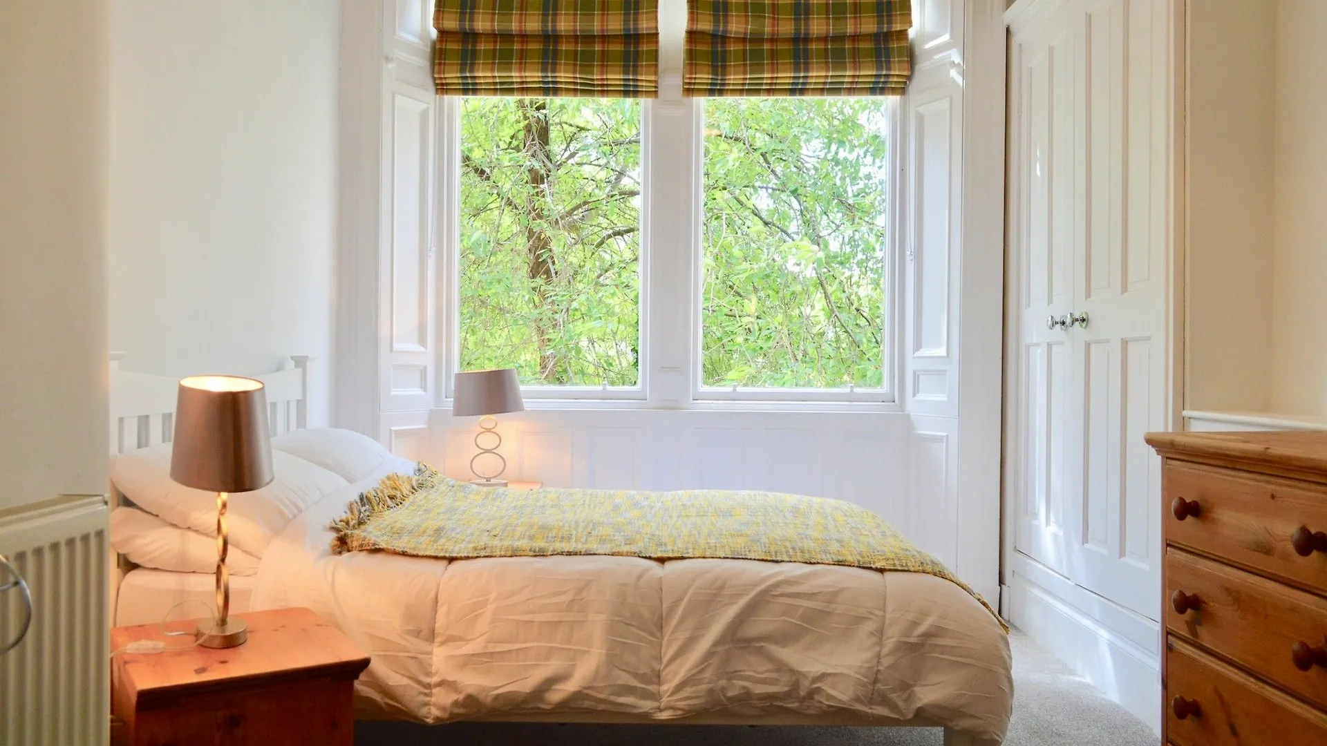 Spacious 3 Bedroom West End Flat Edinburgh